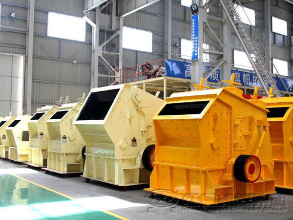 反擊式破碎機(jī)車間