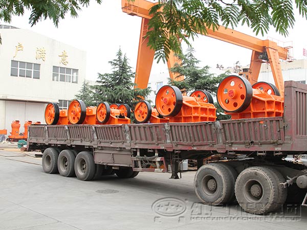 鄂式破碎機發(fā)貨