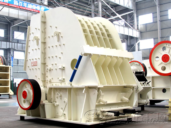 反擊式破碎機(jī)背面