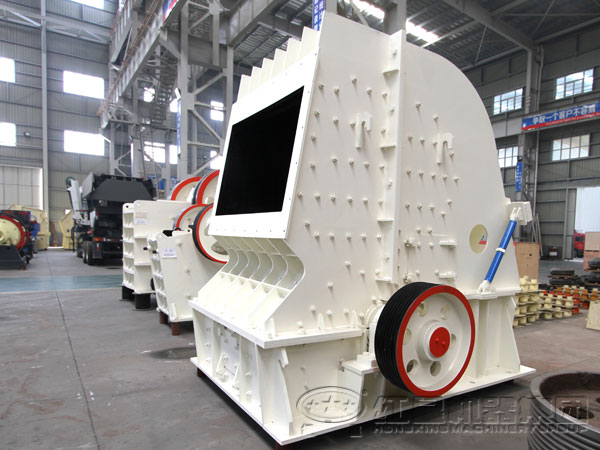 反擊式破碎機側(cè)面