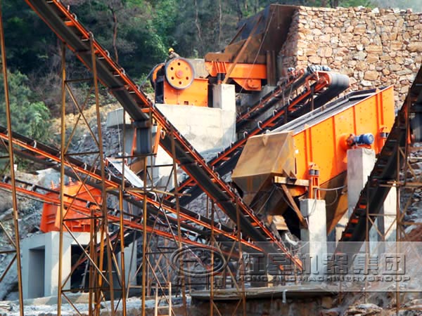 河卵石破碎機(jī)生產(chǎn)線現(xiàn)場(chǎng)