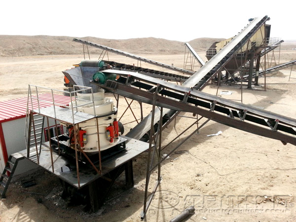 液壓圓錐式破碎機現(xiàn)場