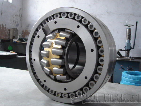 復合式破碎機雙列向心球面滾子軸承