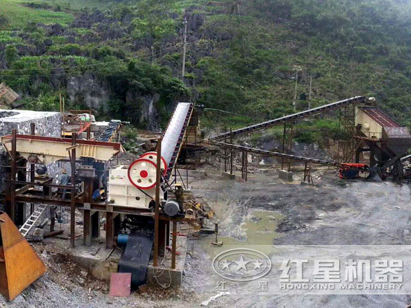 PE-400×600鄂式破碎機生產(chǎn)線現(xiàn)場