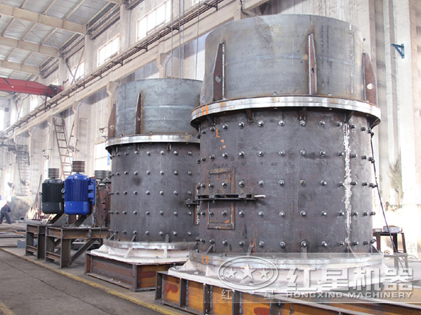  復合式破碎機廠家生產(chǎn)車間