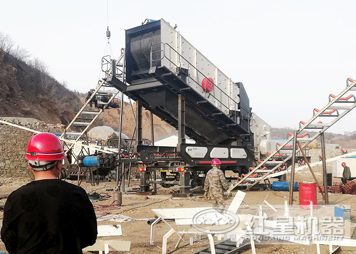 時(shí)產(chǎn)40-400噸移動(dòng)磕石機(jī)投資前景廣闊