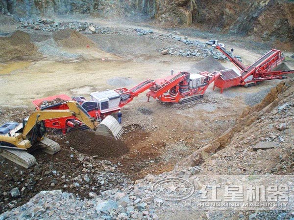 時(shí)產(chǎn)150-250噸流動(dòng)青石碎石機(jī)實(shí)現(xiàn)多機(jī)組合作業(yè)