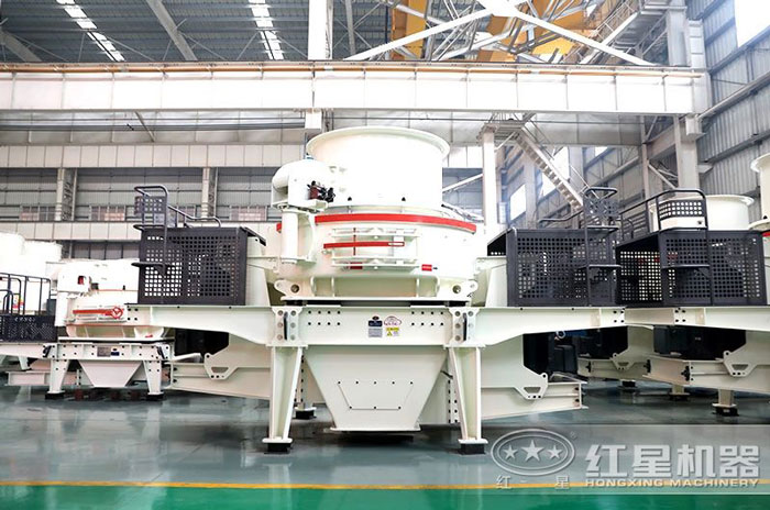 將石塊磨成砂子的制砂機(jī)