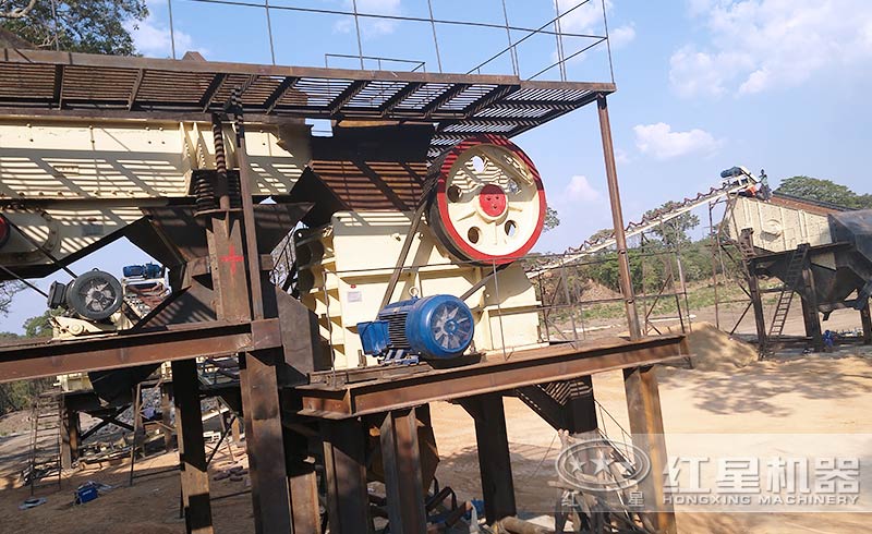 河南紅星顎式石料破加工現(xiàn)場(chǎng)