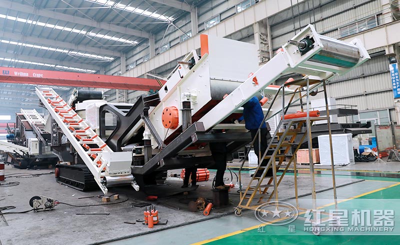 履帶式移動(dòng)破碎站制造車間