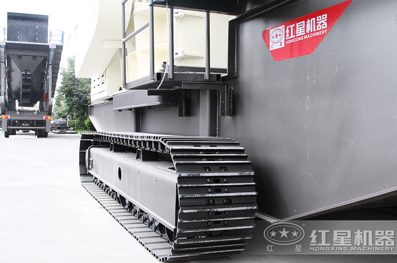 紅星履帶式鵝卵石破碎機——全鋼履帶式底盤結(jié)構(gòu)，適應性更強