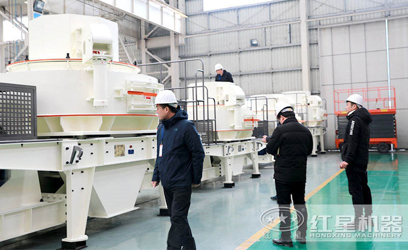 山西用戶來紅星廠區(qū)參觀制砂設(shè)備