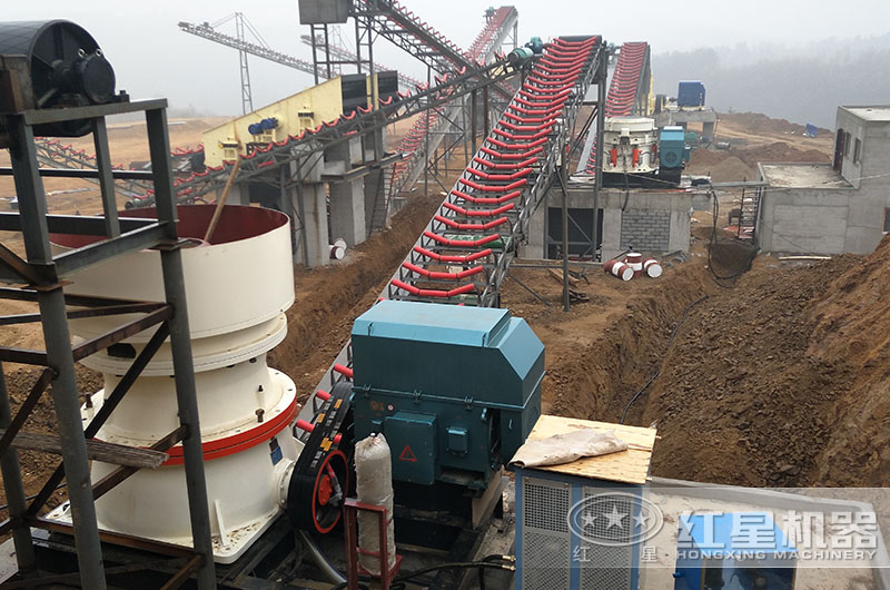 紅星圓錐破碎機(jī)生產(chǎn)線現(xiàn)場(chǎng)