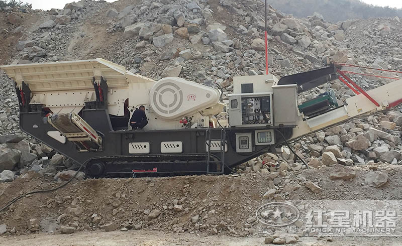 河南紅星履帶式移動(dòng)69鄂破機(jī)生產(chǎn)線現(xiàn)場(chǎng)