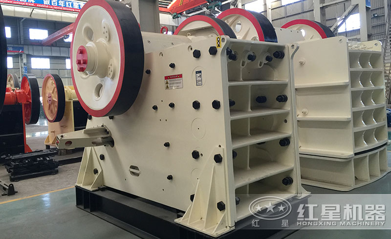 鋁礦石常用破碎設(shè)備——CJ歐版顎式破碎機近觀圖