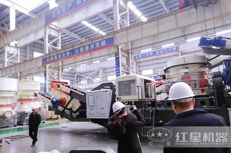 紅星移鵝卵石移動(dòng)圓錐破碎機(jī)更加機(jī)動(dòng)靈活、節(jié)能環(huán)保