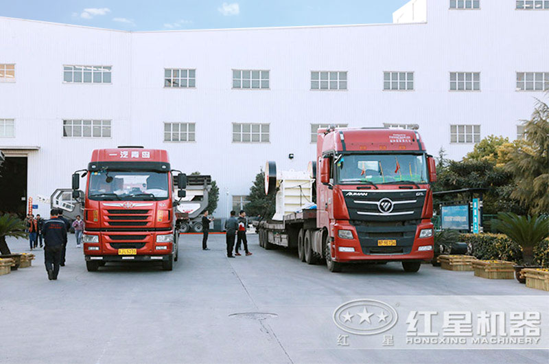 紅星顎式破碎機(jī)正準(zhǔn)備發(fā)往湖北仙桃