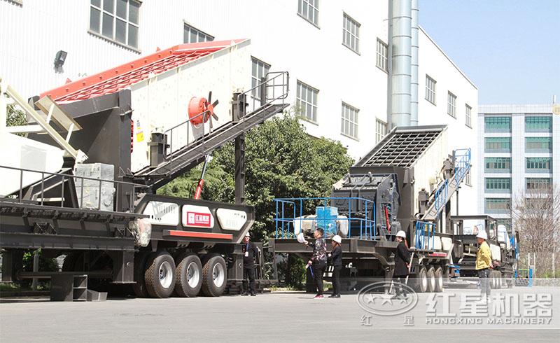 用戶來紅星廠區(qū)參觀購置建筑垃圾粉碎機