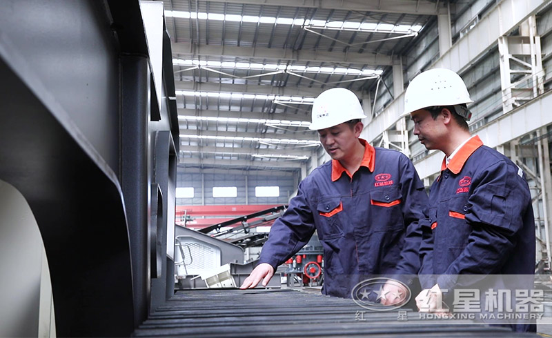 紅星移動式破碎站生產車間一角 紅星移動式破碎站生產車間一角