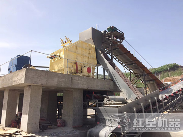 紅星反擊式破碎機(jī)生產(chǎn)線現(xiàn)場