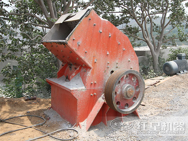 紅星錘式破碎機(jī)安裝現(xiàn)場