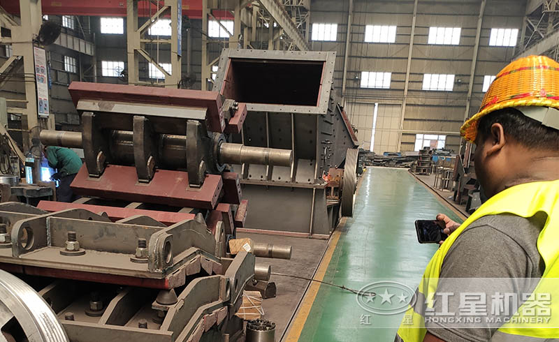 紅星錘式破碎機生產(chǎn)車間，匠心打造高品質(zhì)錘破