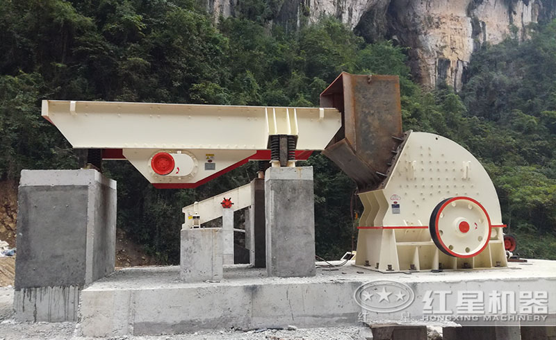紅星錘式破碎機安裝現(xiàn)場，紅星廠家免費配送、免費安裝