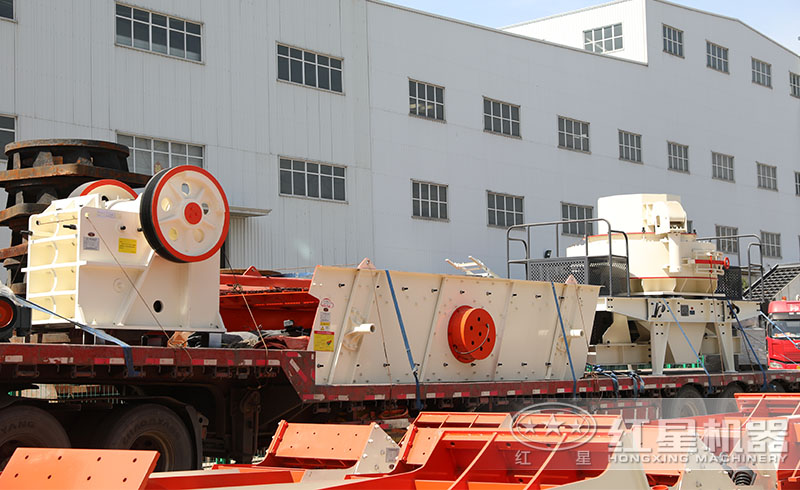 紅星硬石粉碎機(jī)質(zhì)高價廉，遠(yuǎn)銷各地