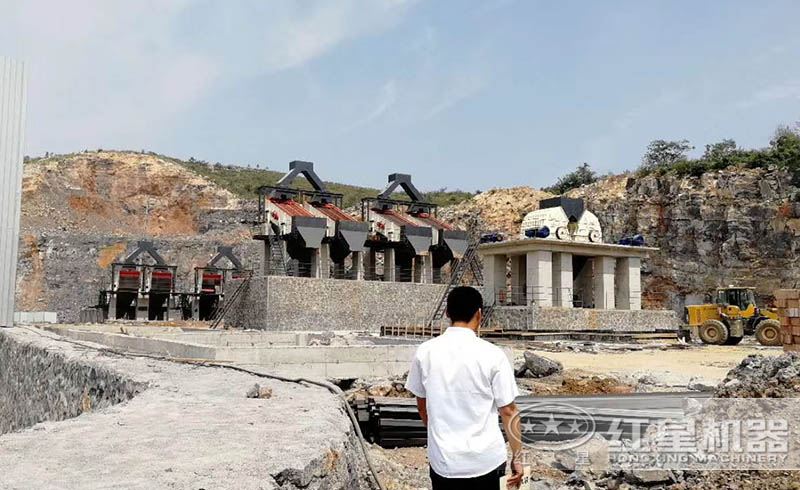 紅星錘式破碎機(jī)生產(chǎn)線現(xiàn)場(chǎng)