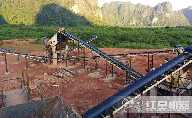 膠帶輸送機(jī)作業(yè)現(xiàn)場(chǎng)