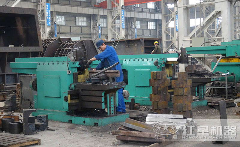 紅星大型現(xiàn)代化生產(chǎn)車間，資深技術(shù)人員，匠心打造高品質(zhì)設(shè)備