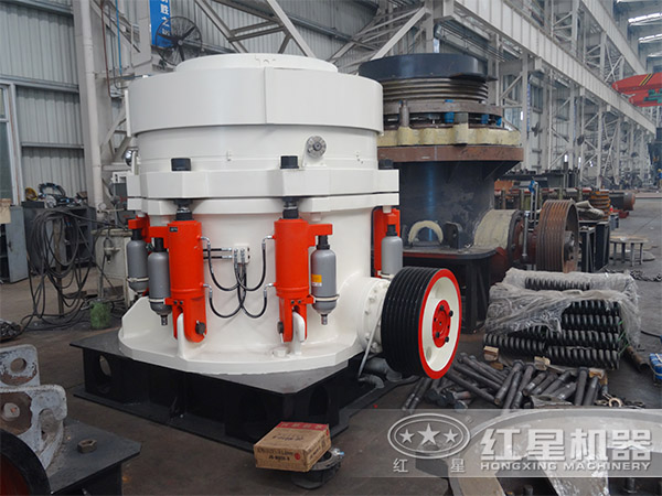 紅星液壓圓錐破碎機(jī)鑄造車(chē)間
