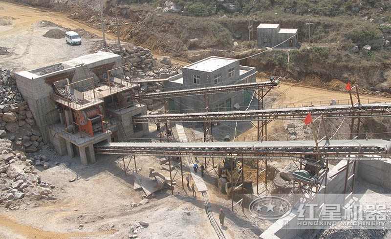 紅星顎式破碎機(jī)碎石現(xiàn)場