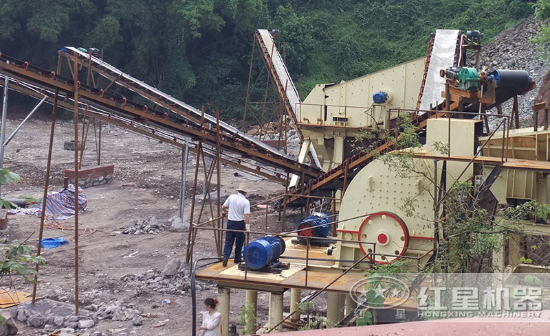 紅星錘式破碎機生產(chǎn)線現(xiàn)場