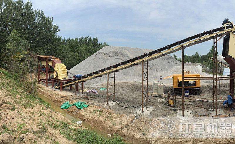 紅星錘式破碎機(jī)安裝現(xiàn)場(chǎng)