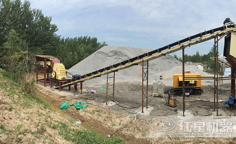 紅星固定式錘式破碎機(jī)碎石現(xiàn)場