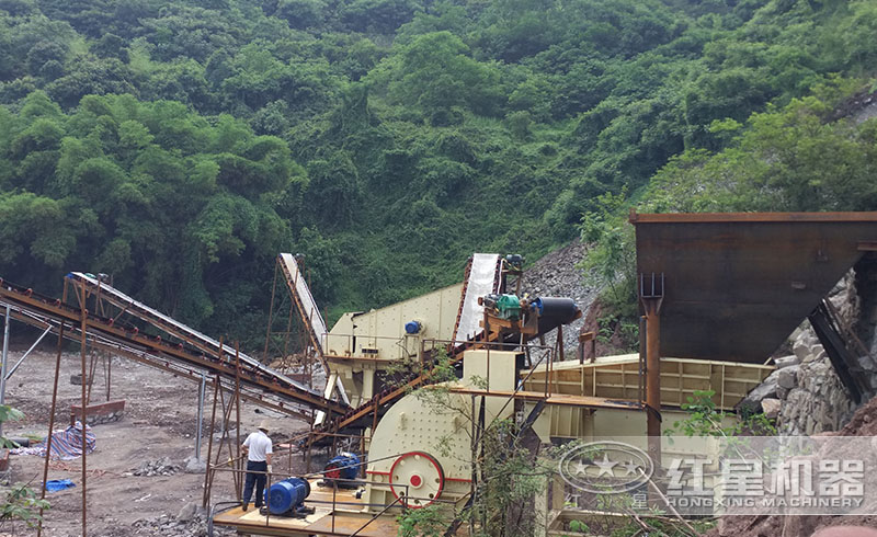 紅星固定式錘式破碎機(jī)碎石現(xiàn)場