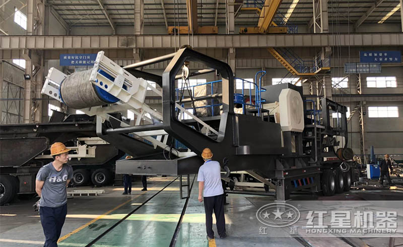 紅星車(chē)載輪胎式移動(dòng)破碎站生產(chǎn)車(chē)間