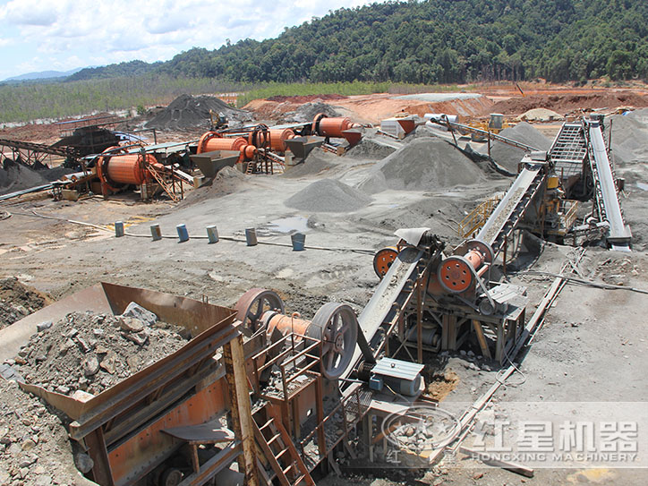 紅星顎式破碎機生產(chǎn)線現(xiàn)場，配置合理、高產(chǎn)運行、節(jié)能環(huán)保