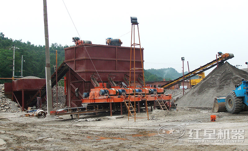 紅星用戶(hù)對(duì)輥式破碎機(jī)粉砂現(xiàn)場(chǎng)