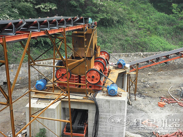 顎式破碎機(jī)生產(chǎn)線現(xiàn)場(chǎng)