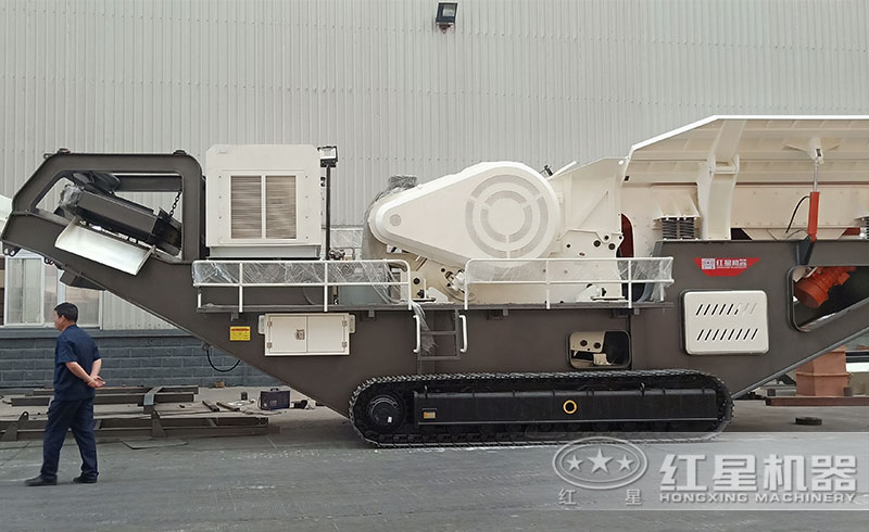 履帶式移動破石機液壓驅(qū)動，遠(yuǎn)程操控，自動化程度更高