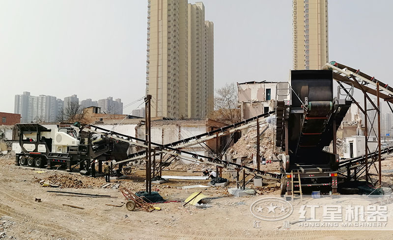 移動式破石機碎石現(xiàn)場
