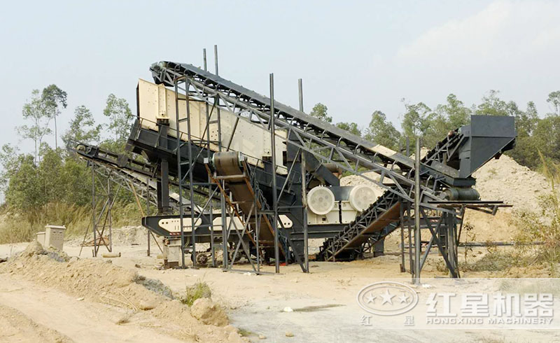紅星用戶移動(dòng)碎石機(jī)生產(chǎn)線現(xiàn)場(chǎng)
