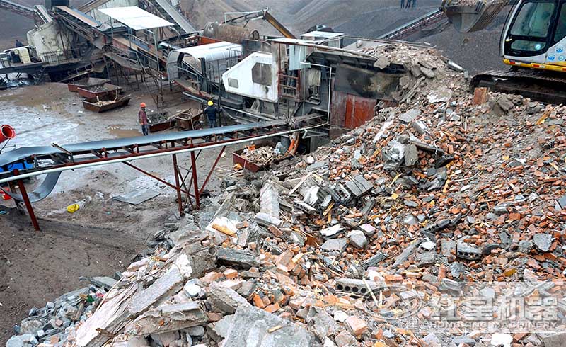 洛陽(yáng)移動(dòng)式建筑垃圾破碎現(xiàn)場(chǎng)