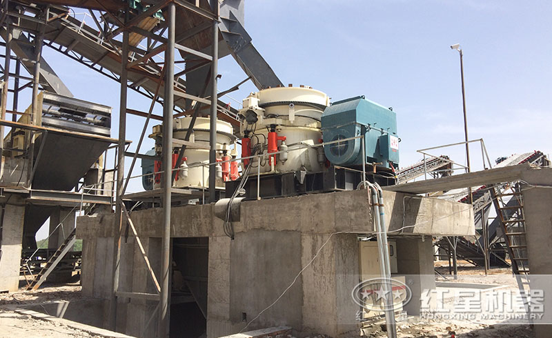 圓錐破粉碎硬石的利器，被廣泛使用于各大砂石生產(chǎn)線中