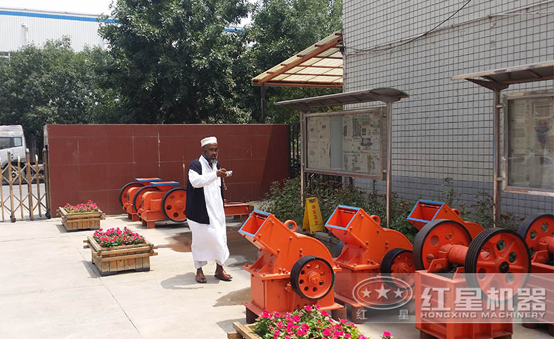 紅星錘式破碎機(jī)高質(zhì)低價，遠(yuǎn)銷各地