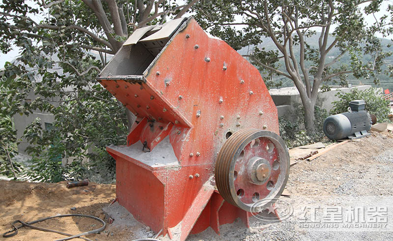 紅星錘式破碎機(jī)安裝現(xiàn)場