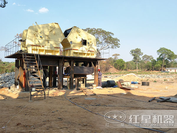 紅星反擊式破碎機(jī)安裝現(xiàn)場(chǎng)