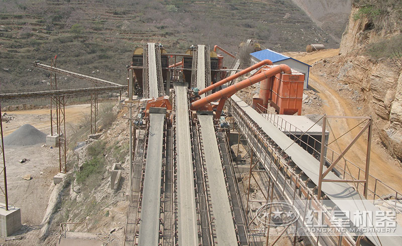 紅星用戶固定石頭粉碎機(jī)碎石生產(chǎn)線現(xiàn)場(chǎng)